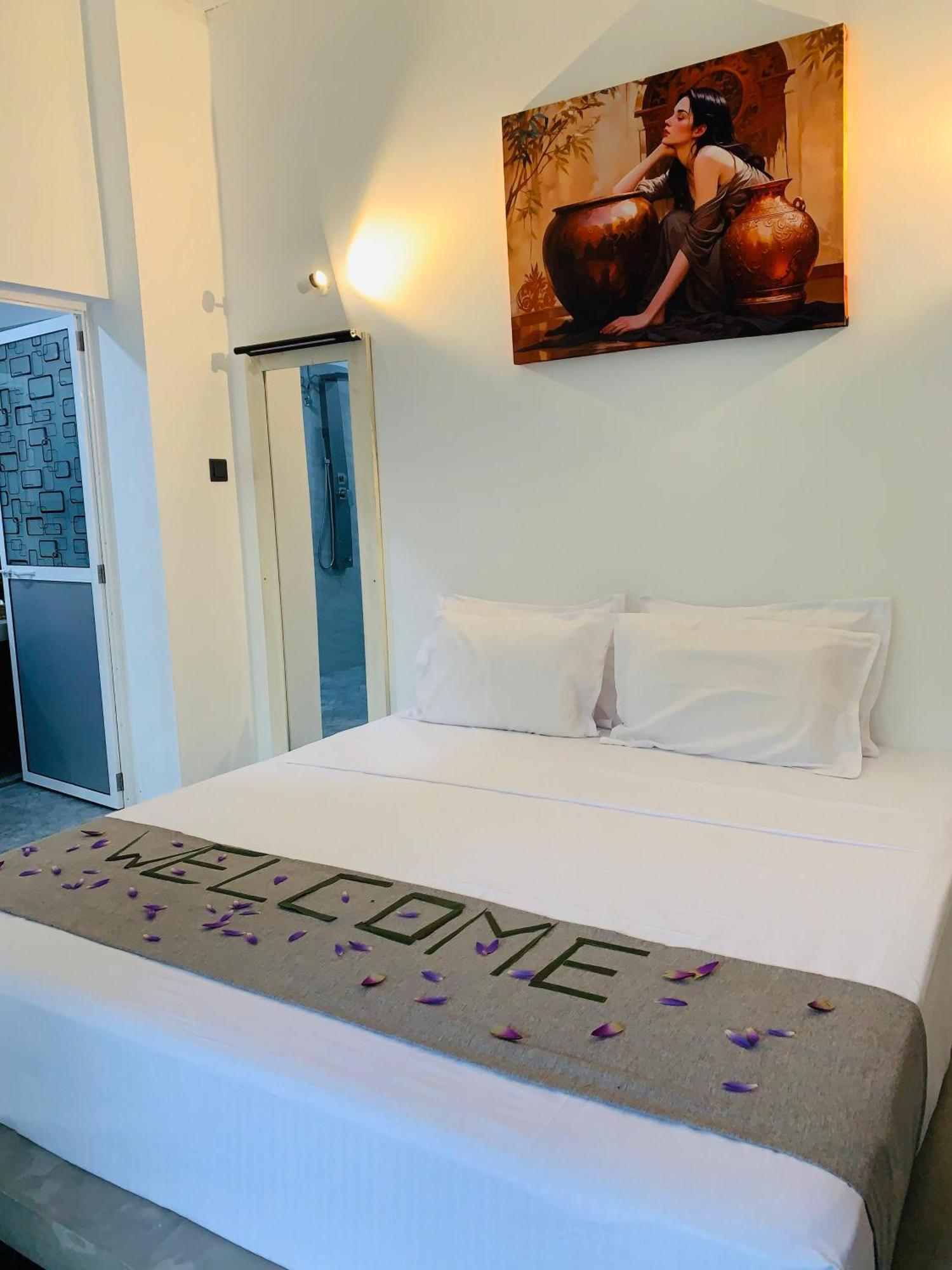 E Seven House Bed & Breakfast Dikwella Bagian luar foto