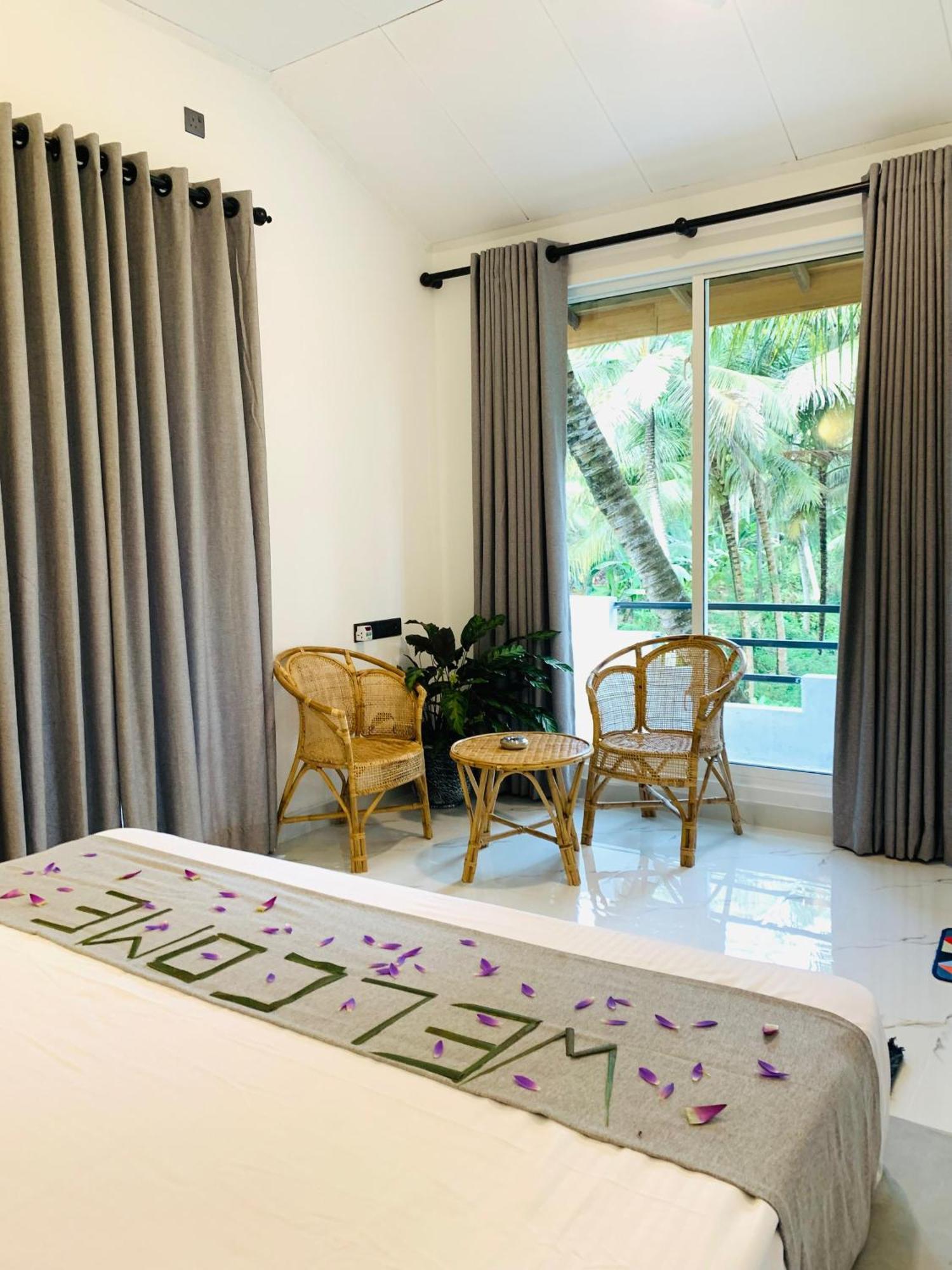E Seven House Bed & Breakfast Dikwella Bagian luar foto